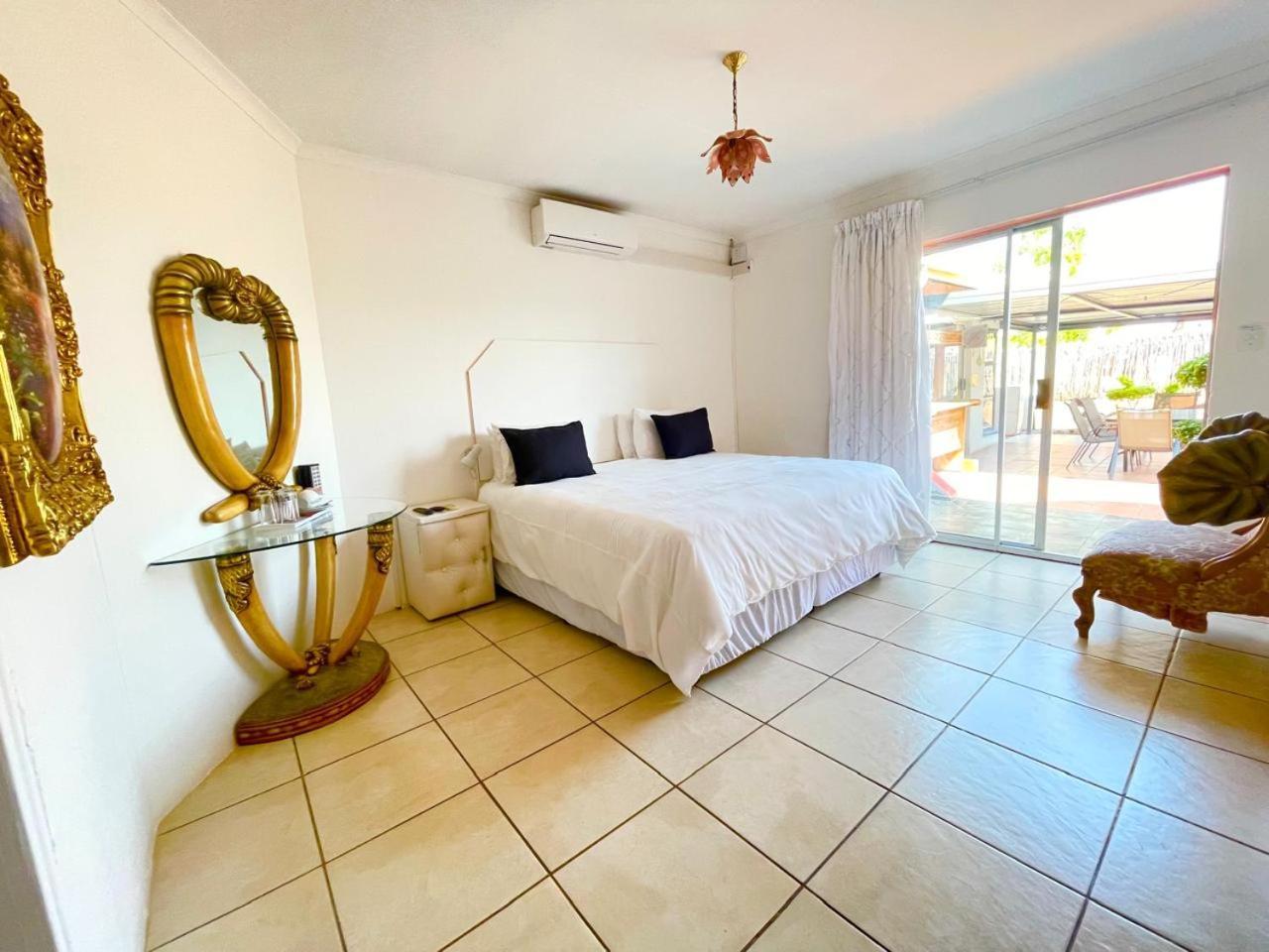 Joezebel Guesthouse Mogwase ภายนอก รูปภาพ