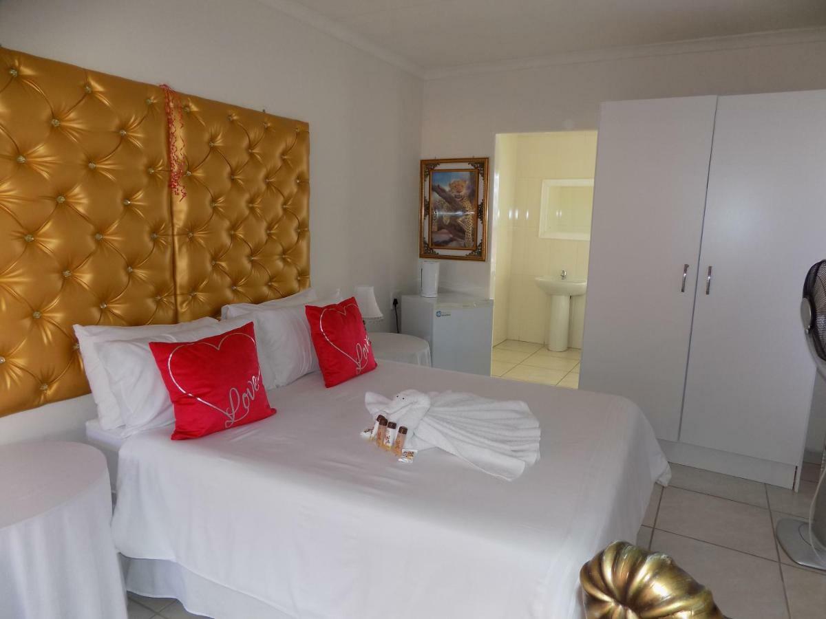 Joezebel Guesthouse Mogwase ภายนอก รูปภาพ