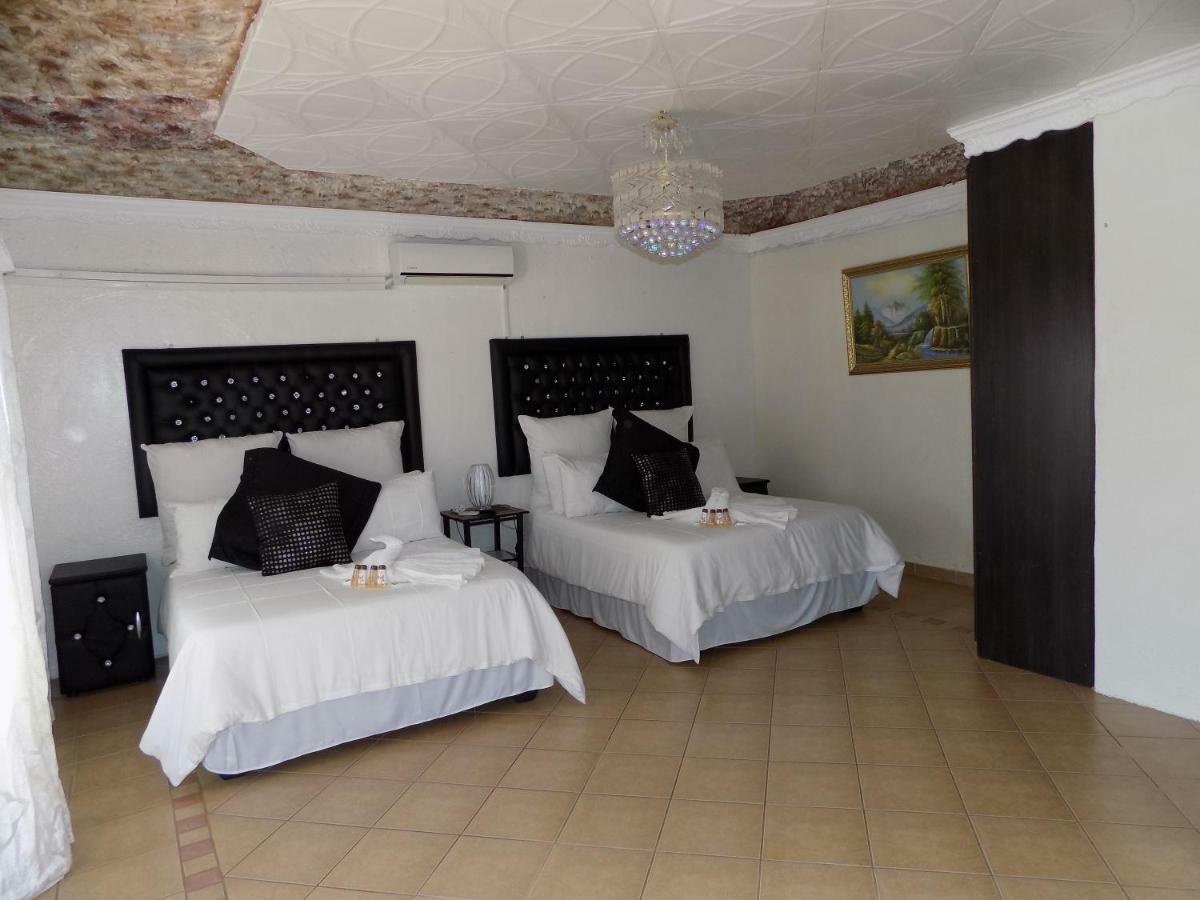 Joezebel Guesthouse Mogwase ภายนอก รูปภาพ