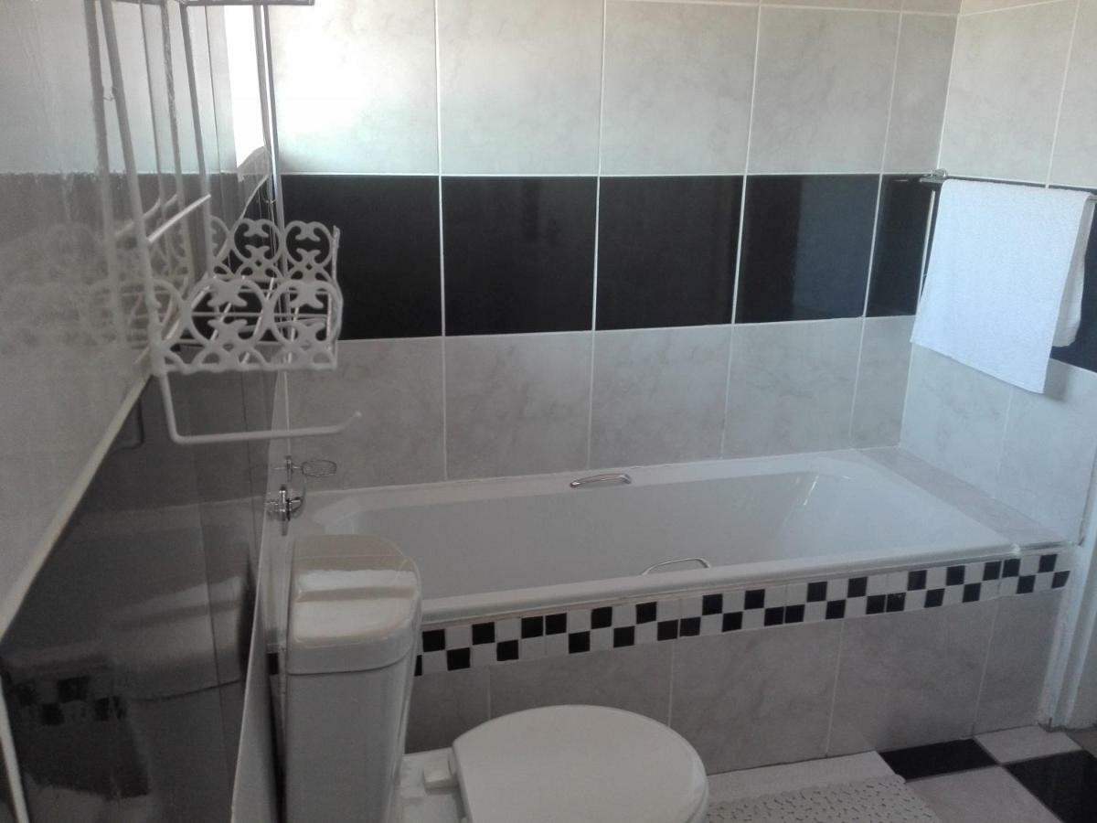 Joezebel Guesthouse Mogwase ภายนอก รูปภาพ