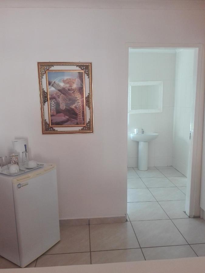 Joezebel Guesthouse Mogwase ภายนอก รูปภาพ